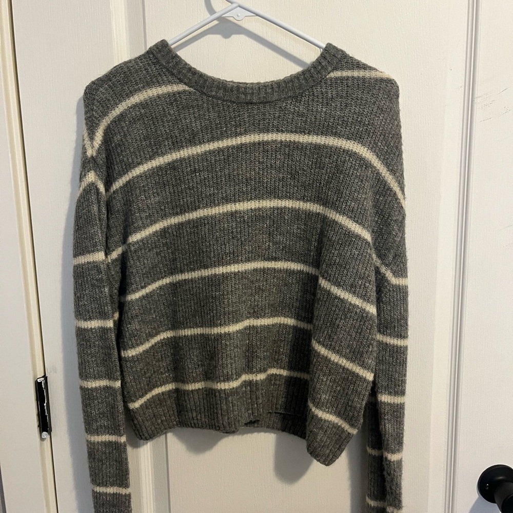 H&M Gray Crew Neck Sweater